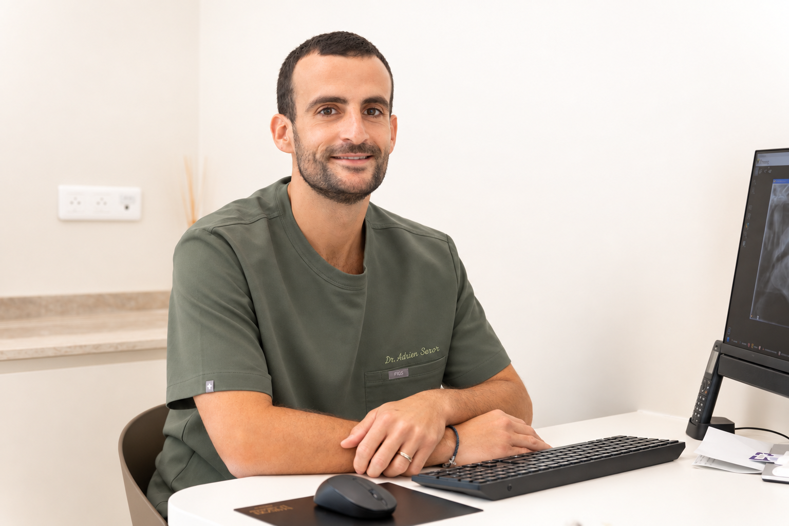 Portrait de Dr Adrien Seror
