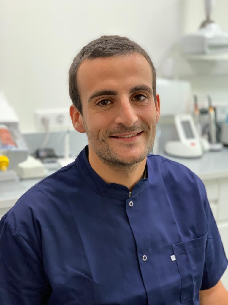Portrait de Dr Adrien Seror